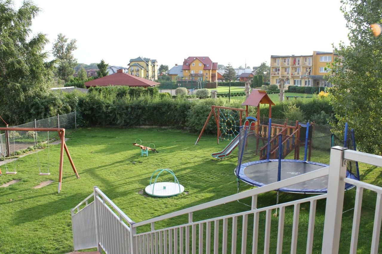 Apartament Kapitanski Bursztynowe Komnaty Darlowko Buitenkant foto