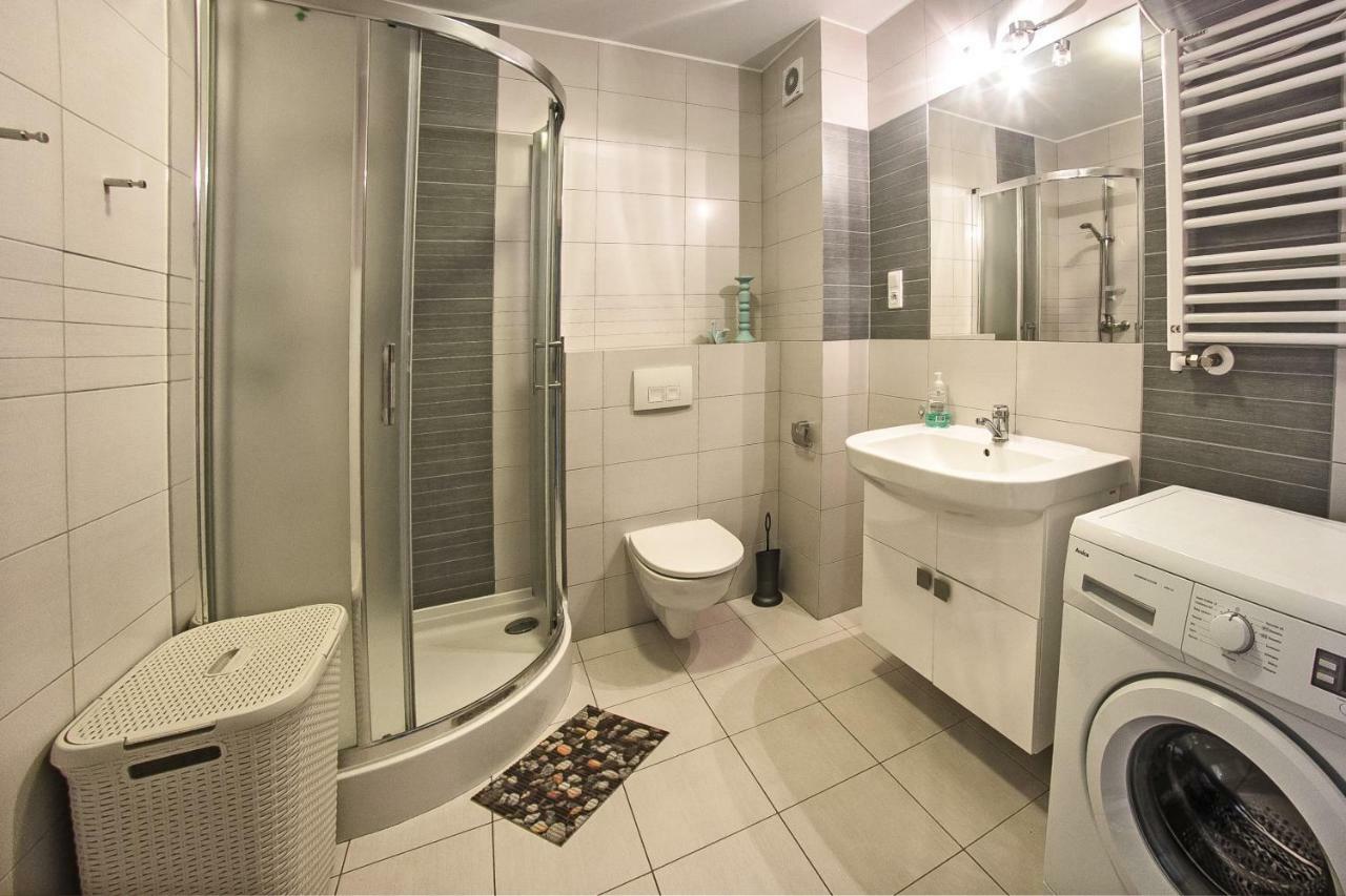 Apartament Kapitanski Bursztynowe Komnaty Darlowko Buitenkant foto