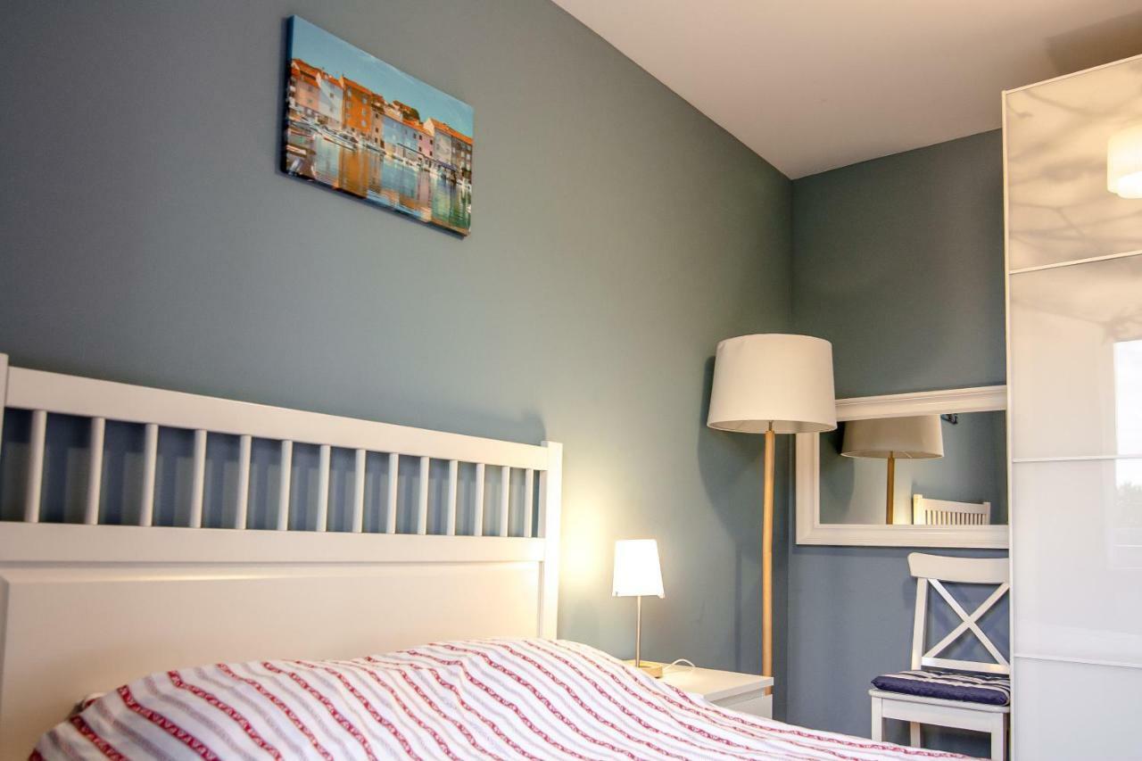 Apartament Kapitanski Bursztynowe Komnaty Darlowko Buitenkant foto